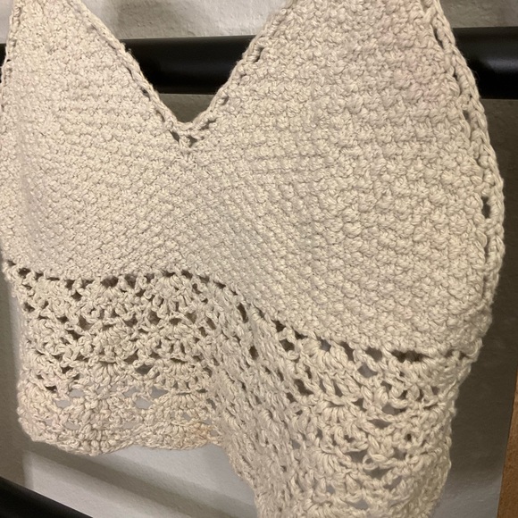 Hollister Crochet Crop Top - Picture 3 of 4